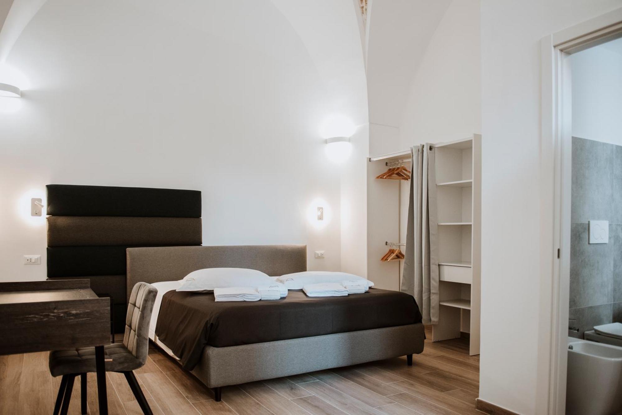 Signuria Dimora Esclusiva Bed & Breakfast Лече Екстериор снимка