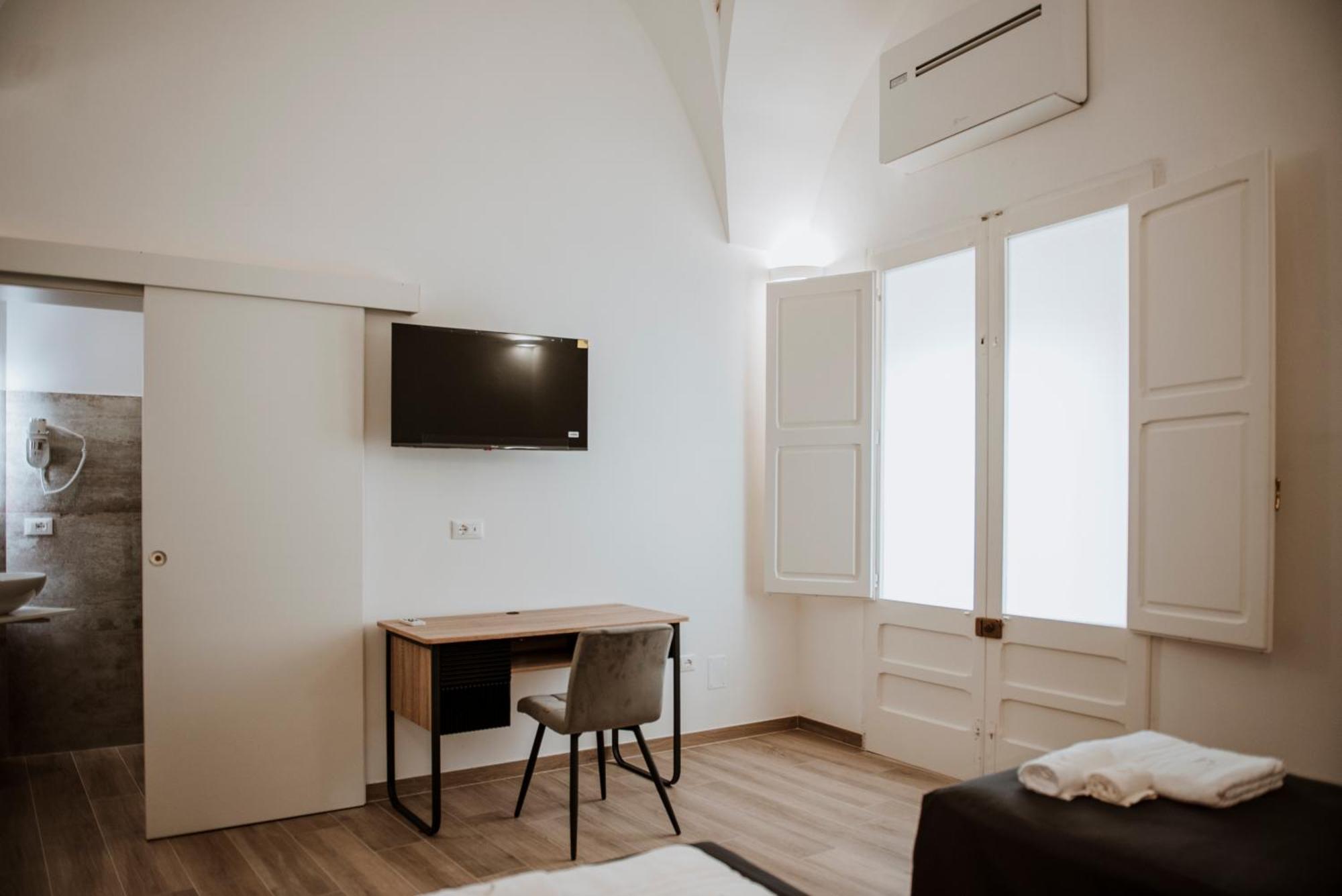 Signuria Dimora Esclusiva Bed & Breakfast Лече Екстериор снимка